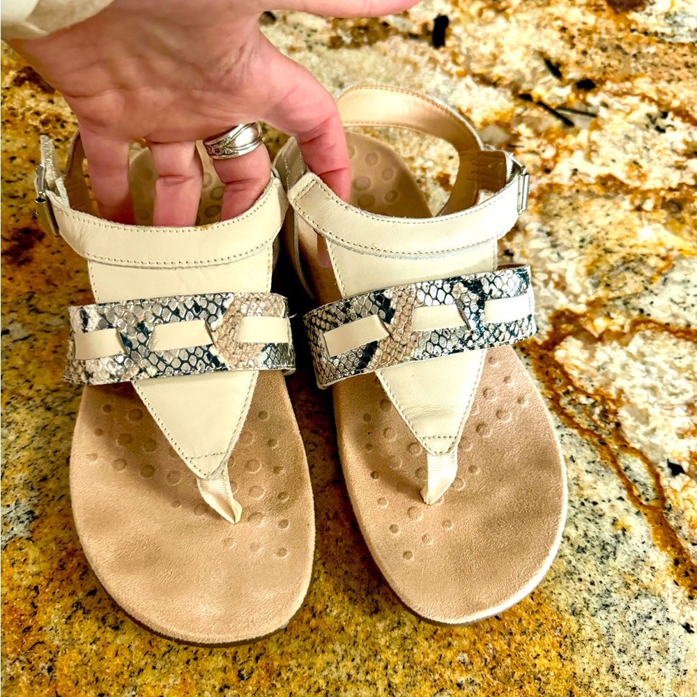 Vionic Lupe Sandals Womens 6.5M